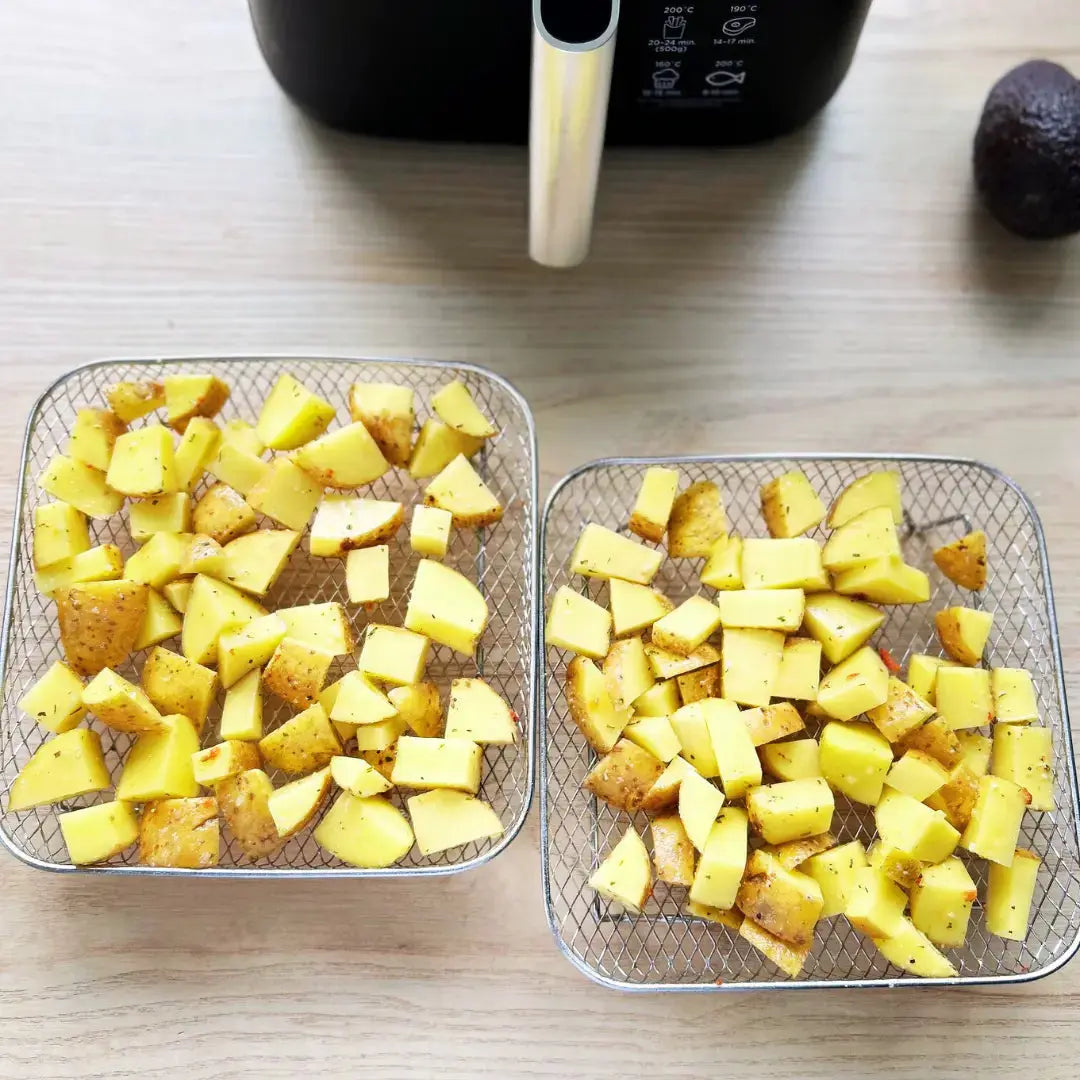 FryLayers | 3 stackable baskets + 2 tongs free of charge – more space for cooking, less waiting time