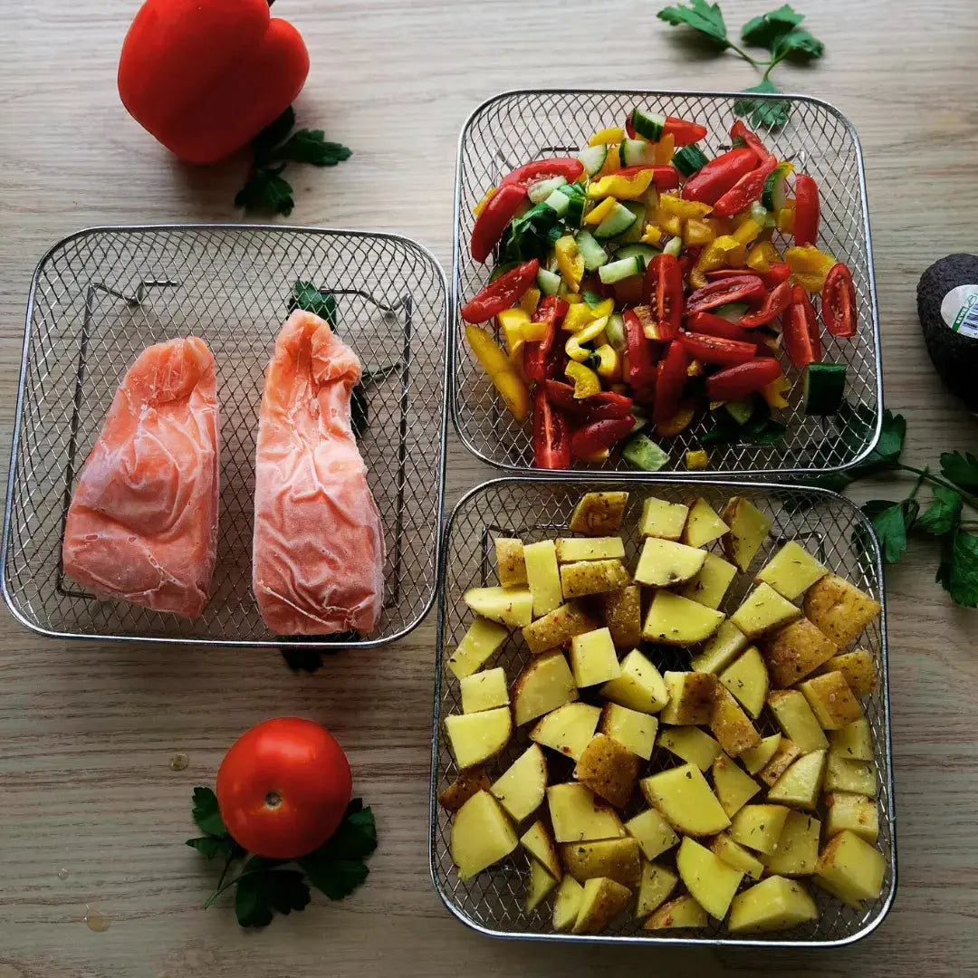 FryLayers | 3 stackable baskets + 2 tongs free of charge – more space for cooking, less waiting time